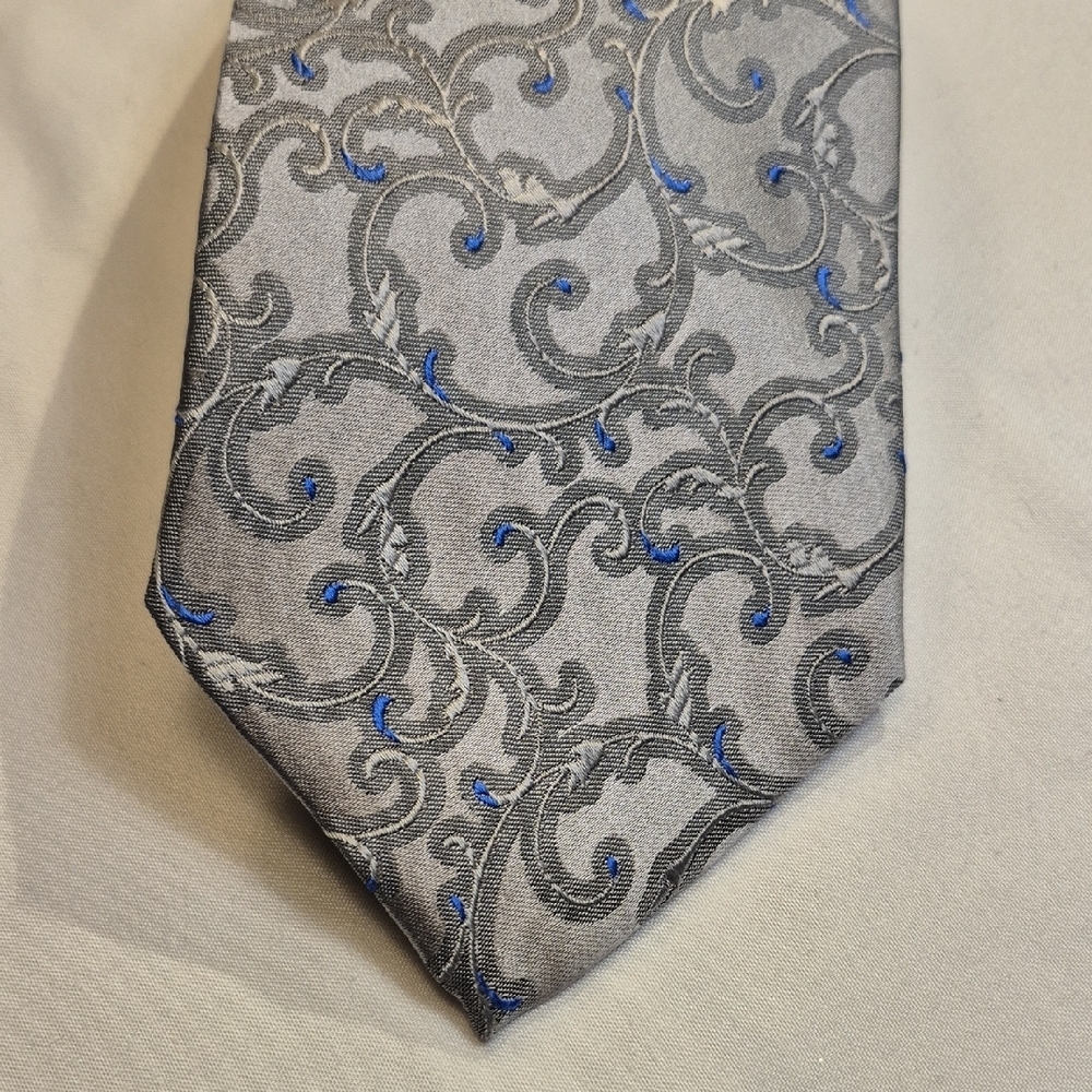 Alfani 100% Silk Gray and Blue Scrollwork Mens NeckTie
